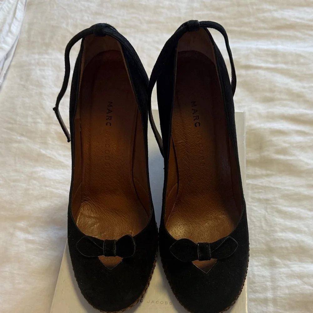 Vintage Marc Jacobs Black Heels with Bow Detail - Picture 3 of 5
